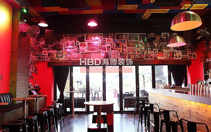 酒吧裝修吧臺設(shè)計.jpg 酒吧裝修吧臺設(shè)計.jpg