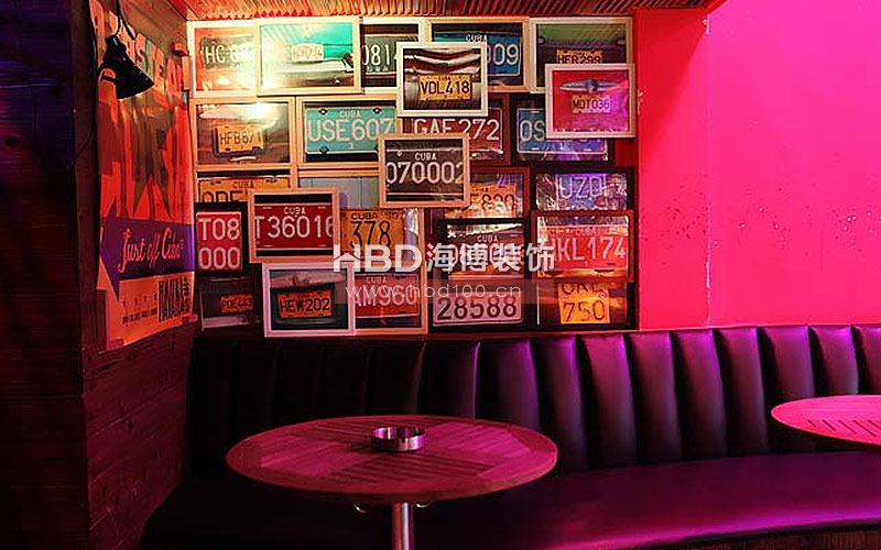 酒吧裝修吧臺設(shè)計效果圖.jpg 酒吧裝修吧臺設(shè)計效果圖.jpg