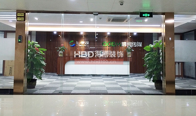 現(xiàn)代簡約風格辦公室裝修設(shè)計.jpg 現(xiàn)代簡約風格辦公室裝修設(shè)計.jpg